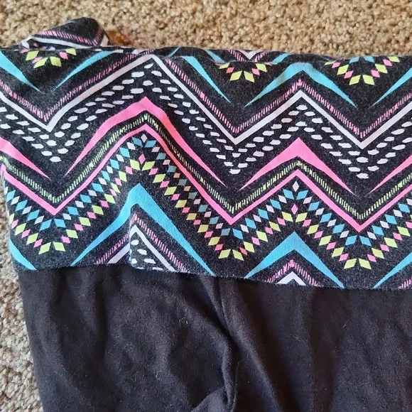 No Boundaries | Neon Fold Over Crops - Picture 2 of 9